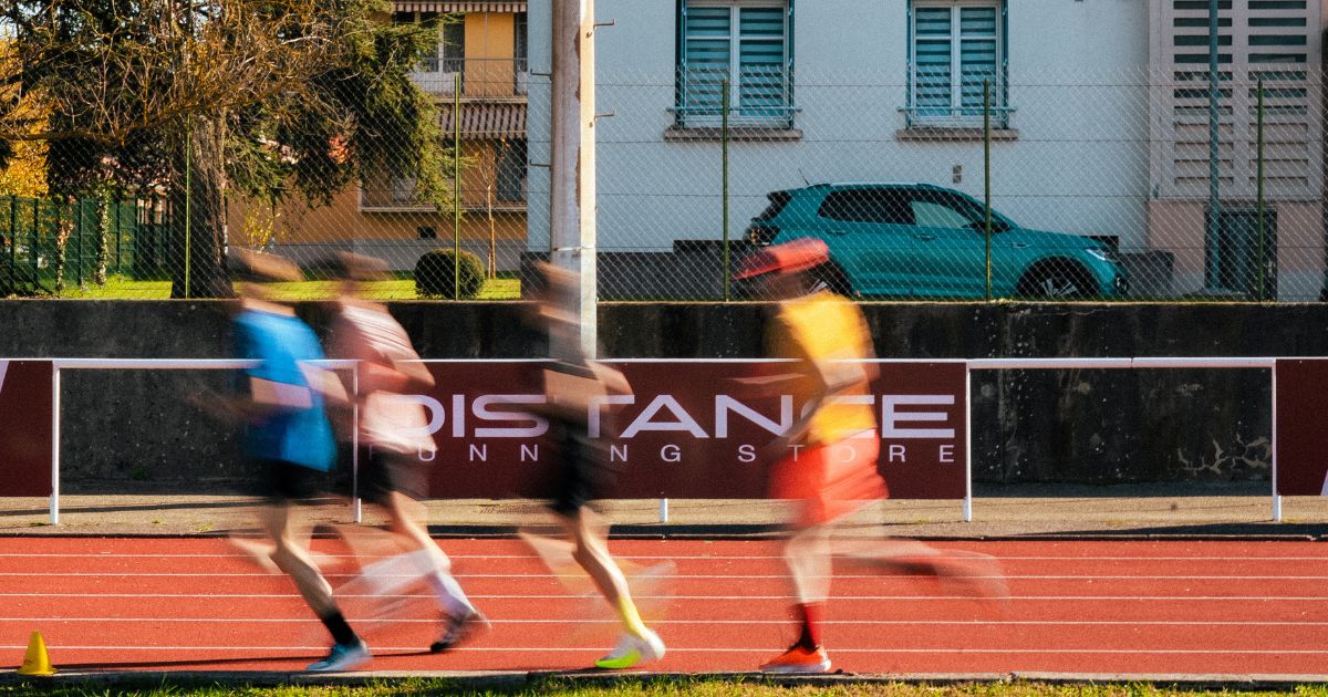 Groupe Running et Trail du CSBJ Athlétisme lors d’un test VMA au Stade Antonin-Berliat à Bourgoin-Jallieu